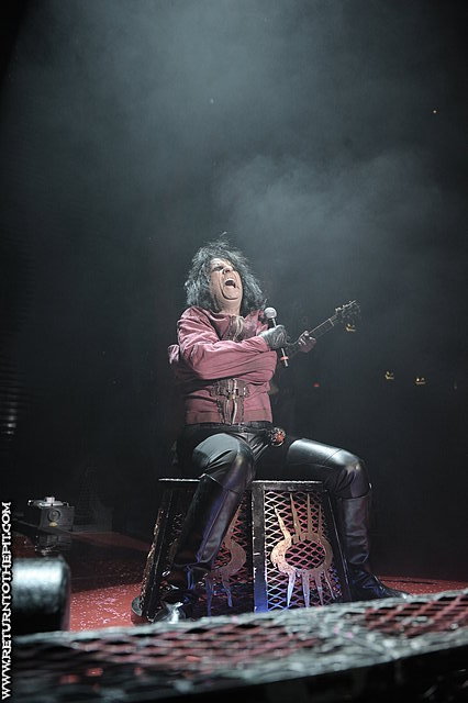 [alice cooper on Oct 16, 2010 at DCU Center (Worcester, MA)]