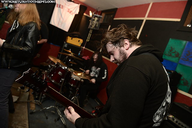 [assembly at dusk on Jan 25, 2014 at Rock n Roll House (Middletown, CT)]