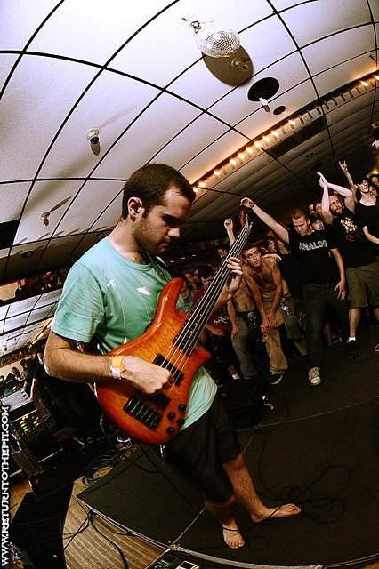 [between the buried and me on Sep 6, 2009 at Rocko's (Manchester, NH)]