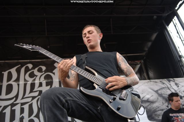 [bleeding through on Aug 1, 2006 at Tweeter Center - second stage (Mansfield, Ma)]