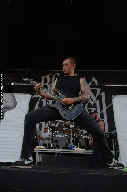 [bleeding through on Aug 1, 2006 at Tweeter Center - second stage (Mansfield, Ma)]