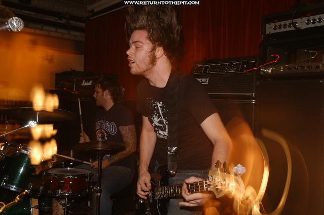[breather resist on Oct 13, 2004 at AS220 (Providence, RI)]