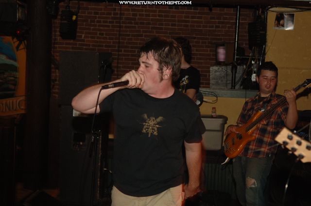 [burdens will be broken on Jul 13, 2006 at Milly's Tavern (Manchester, NH)]