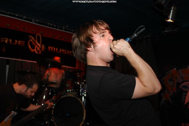 [dead to fall on Jul 14, 2004 at Fat Cat's (Springfield, Ma)]