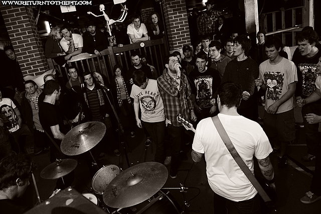 [defeater on Dec 6, 2009 at Anchors Up (Haverhill, MA)]