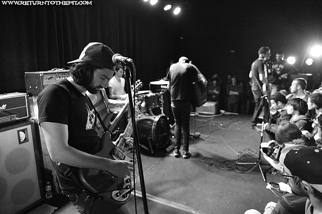 [defeater on Oct 11, 2012 at Stratford rm - UNH (Durham, NH)]