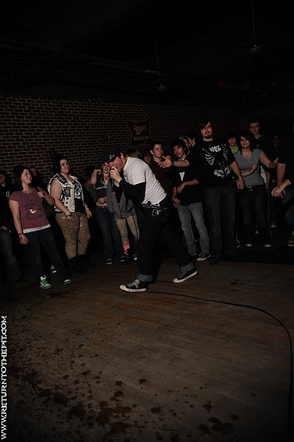[dogfight us on Apr 5, 2009 at Harpers Ferry (Allston, MA)]