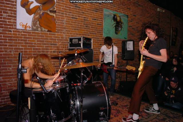 [dove on May 14, 2005 at Evo's Art Space - downstairs (Lowell, Ma)]