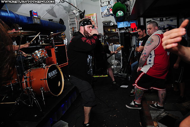 [dysentery on Sep 3, 2011 at PT-109 (Allston, MA)]