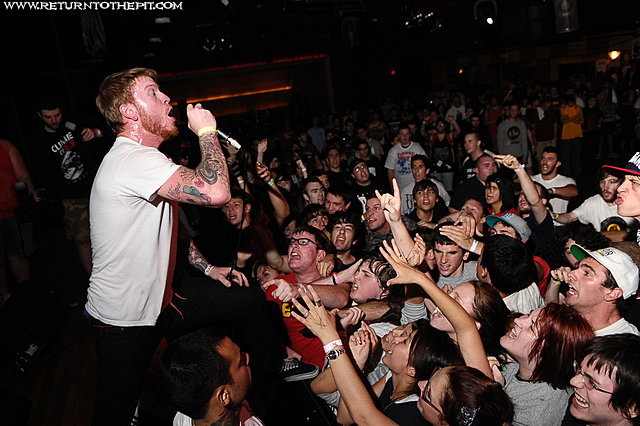 [four year strong on Sep 19, 2009 at Club Lido (Revere, MA)]