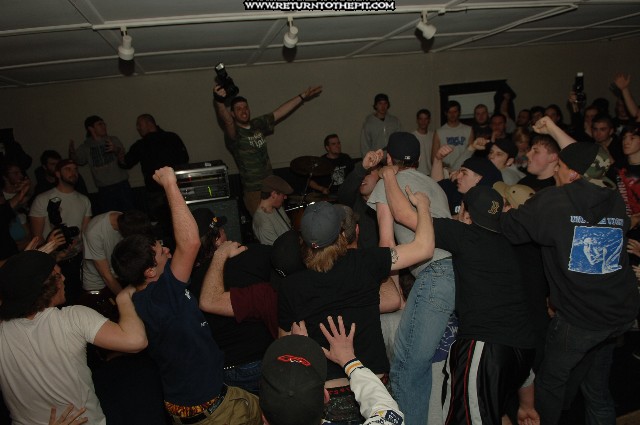 [guns up on Apr 21, 2006 at Tiger's Den (Brockton, Ma)]