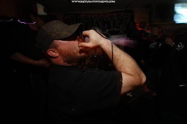 [gut on Mar 11, 2005 at Dee Dee's Lounge (Quincy, Ma)]