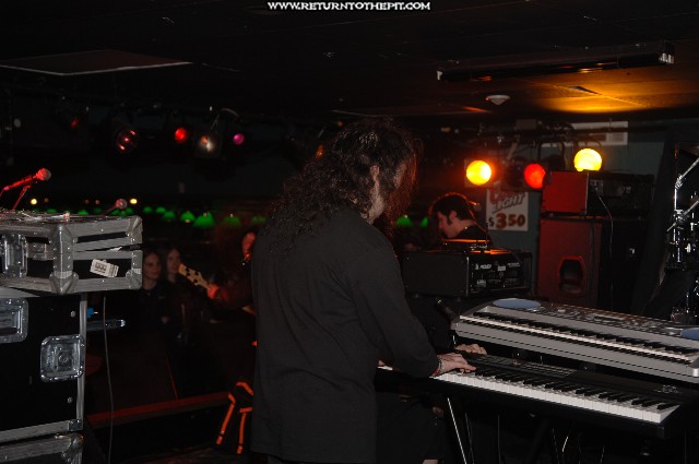 [halo of thorns on Feb 23, 2006 at Mark's Showplace (Bedford, NH)]