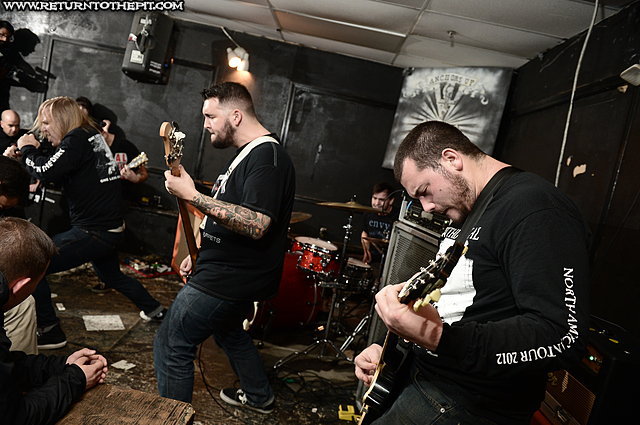 [hollow earth on Nov 8, 2012 at Anchors Up (Haverhill, MA)]