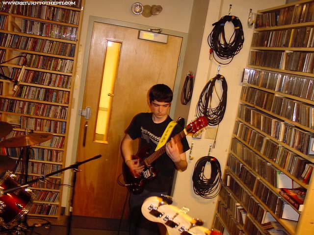 [icarus falls on Feb 19, 2002 at Live in the WUNH studios (Durham, NH)]