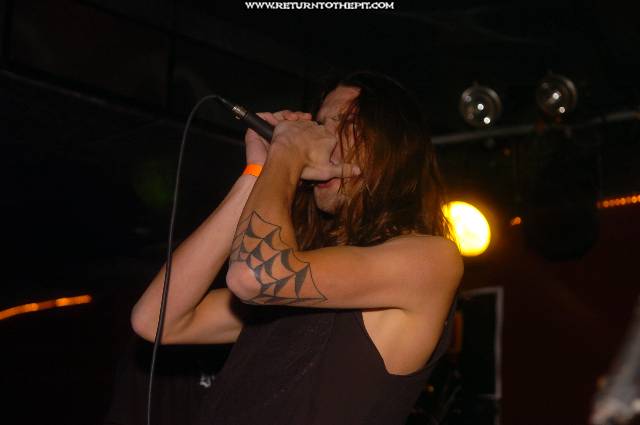 [inflicted on Nov 19, 2005 at Club 125 - second stage(Bradford, Ma)]