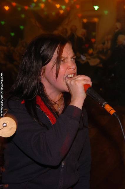 [lili brigadera on Dec 4, 2005 at O'Briens Pub (Allston, Ma)]