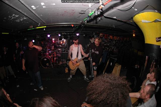 [mod on Jun 30, 2005 at the Bombshelter (Manchester, NH)]