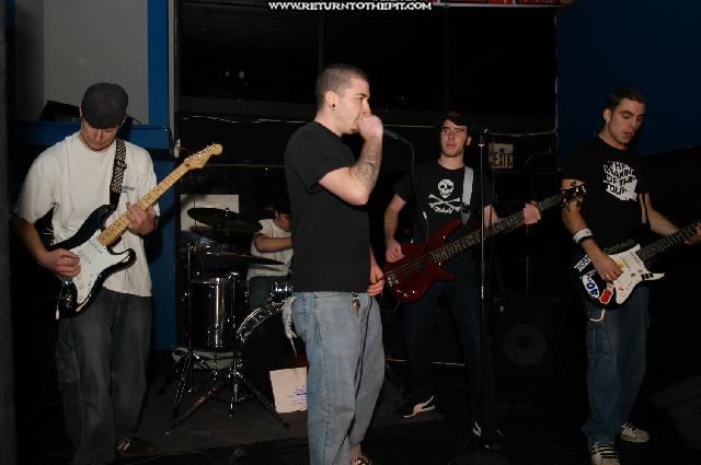 [mourning red sky on Nov 29, 2003 at Club Marque (Worcester, MA)]