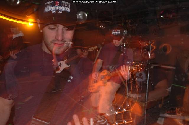 [on broken wings on Mar 26, 2005 at the Bombshelter (Manchester, NH)]