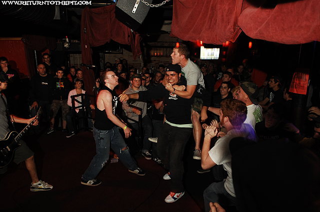 [outbreak on Oct 14, 2007 at Club Hell (Providence, RI)]