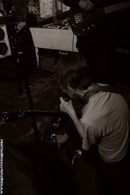[plague hands on Jun 17, 2012 at Houze Of Moms (Portsmouth, NH)]