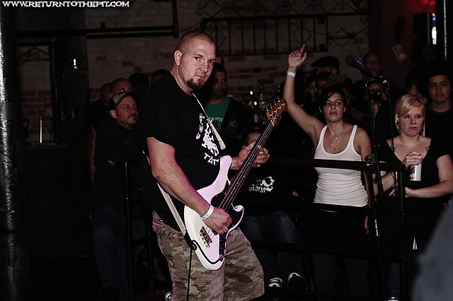 [reason to fight on Oct 8, 2010 at Club Hell (Providence, RI)]