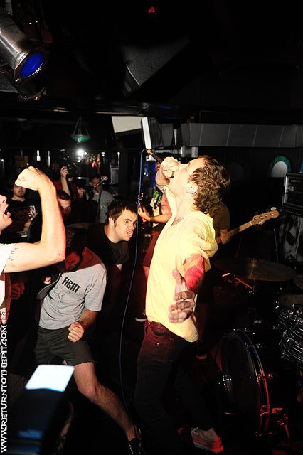 [sabertooth zombie on Jun 7, 2008 at Club Lido (Revere, MA)]