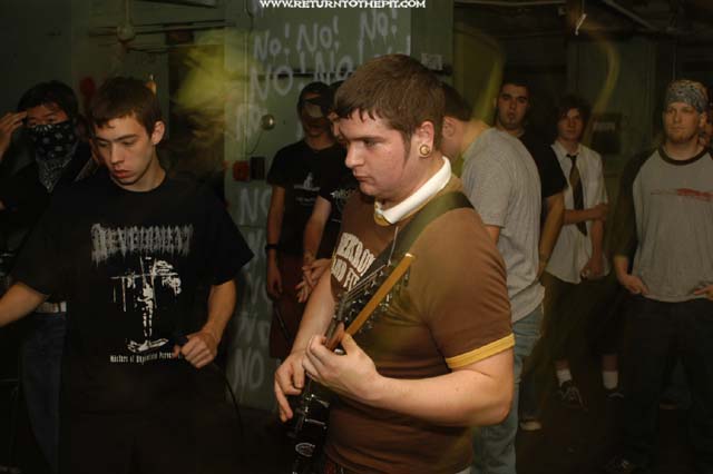 [shading the end on Aug 28, 2003 at Box of Knives (Olneyville, RI)]