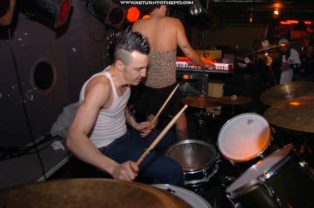 [shaniqua and the skull fuckers on Apr 9, 2005 at the Bombshelter (Manchester, NH)]