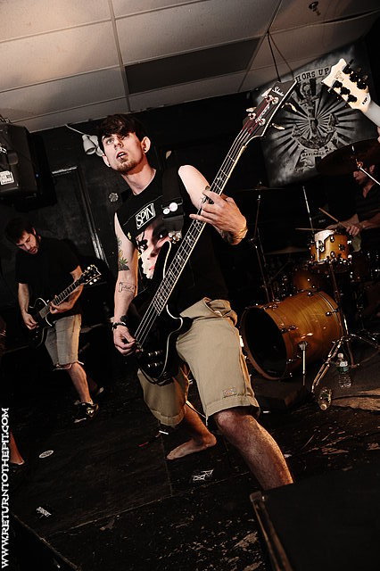 [shatter this world on Aug 22, 2009 at Anchors Up (Haverhill, MA)]