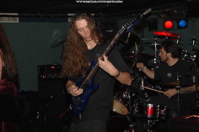 [shroud of bereavement on Oct 21, 2006 at Mark's Showplace (Bedford, NH)]