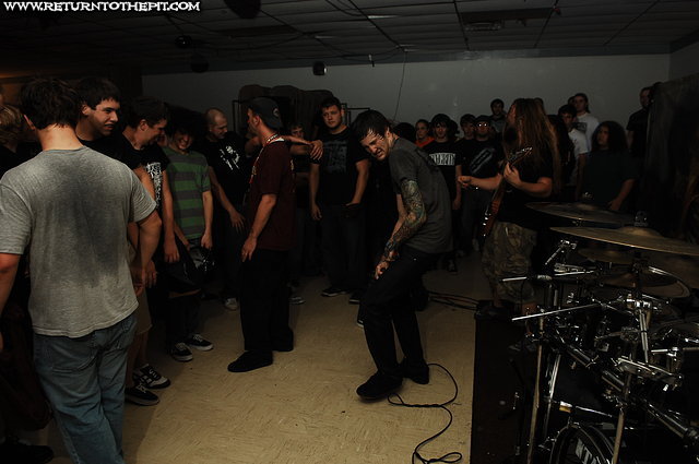 [suicide silence on Sep 25, 2007 at American Legion (Manchester, NH)]
