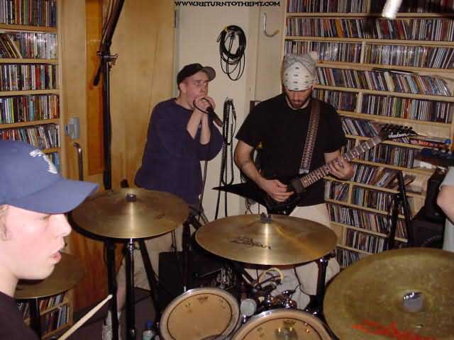 [the automata on Apr 16, 2002 at Live in the WUNH studios (Durham, NH)]