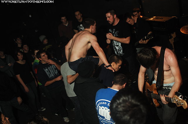 [the carrier on Dec 26, 2008 at Anchors Up (Havrhill, MA)]