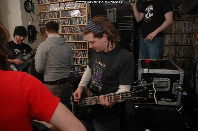 [the hostage heart on Feb 7, 2005 at Live in the WUNH Studios (Durham, NH)]