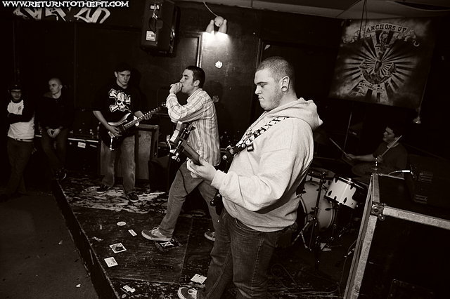 [think straight on Dec 3, 2010 at Anchors Up (Haverhill, MA)]
