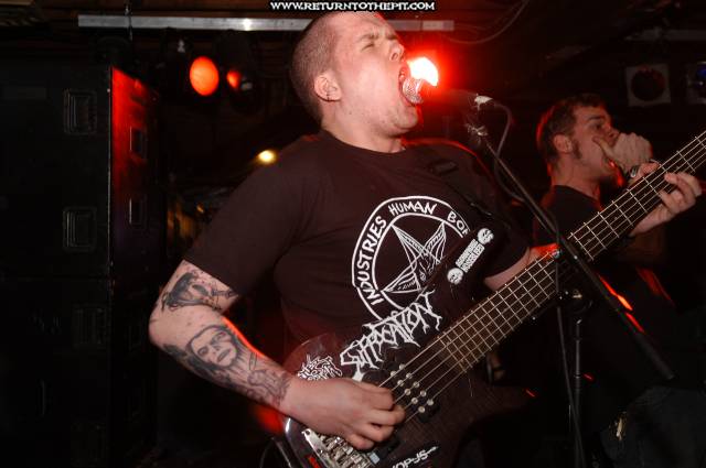 [throwing shrapnel on Apr 10, 2005 at the Living Room (Providence, RI)]