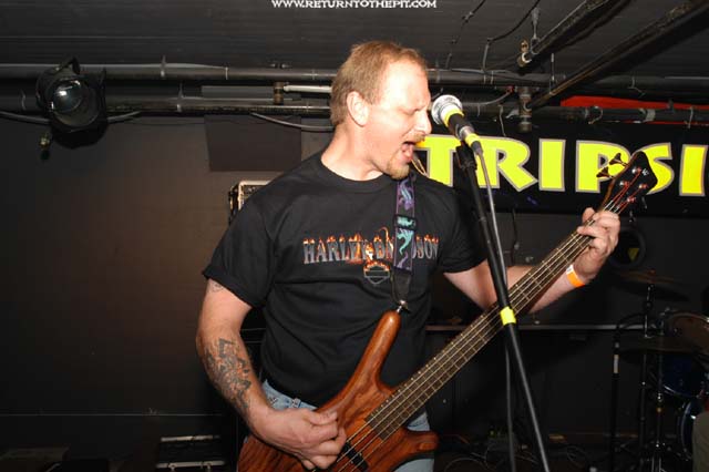 [tripsicle on Apr 19, 2003 at the Bombshelter (Manchester, NH)]