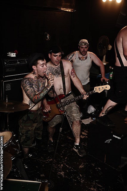 [yellow stitches on Aug 1, 2009 at Anchors Up (Haverhill, MA)]