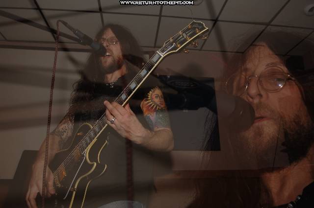 [yob on May 21, 2005 at Dee Dee's Lounge (Quincy, Ma)]